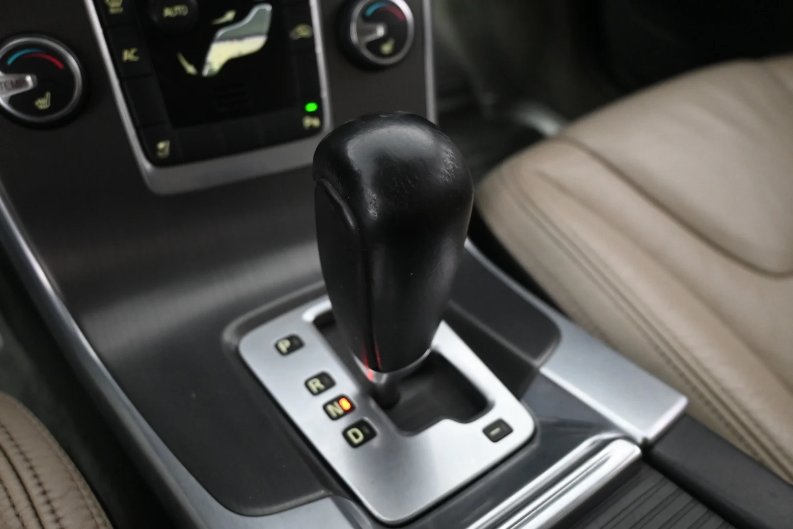 Car Image - 6DjbjsirjHqOL8QjM8KXnV