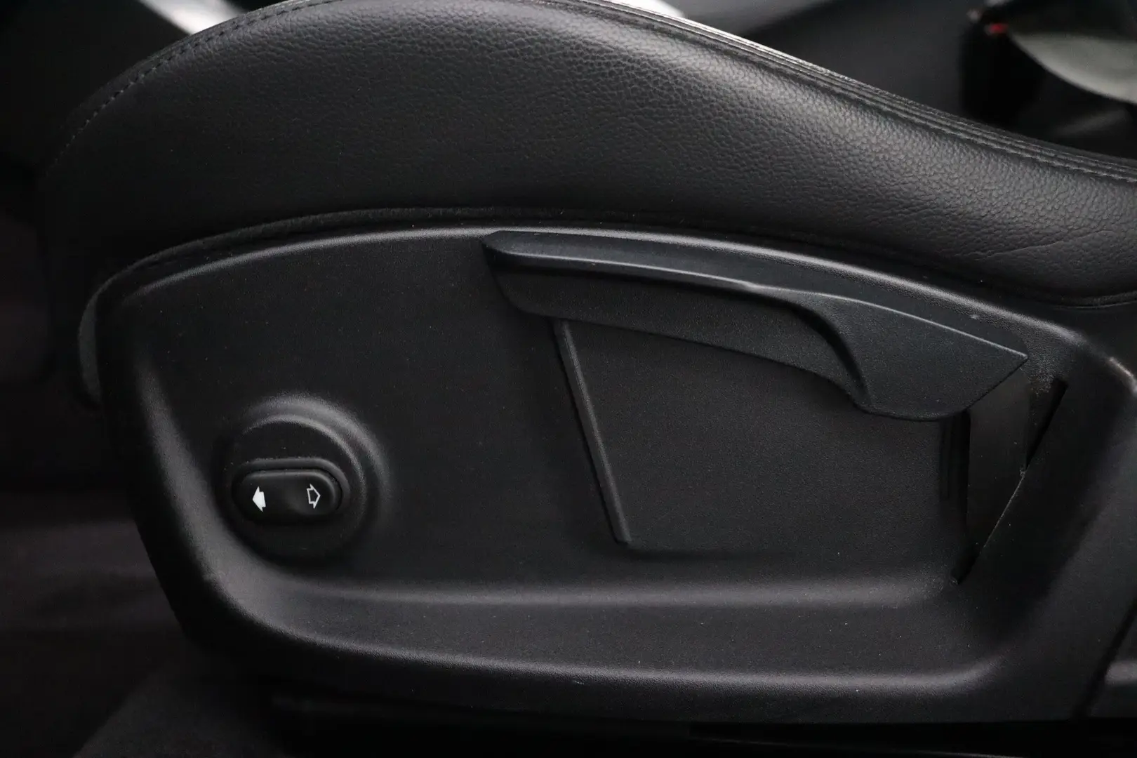 Car Image - 7CxCasGOnmChsGmOVMVRMo
