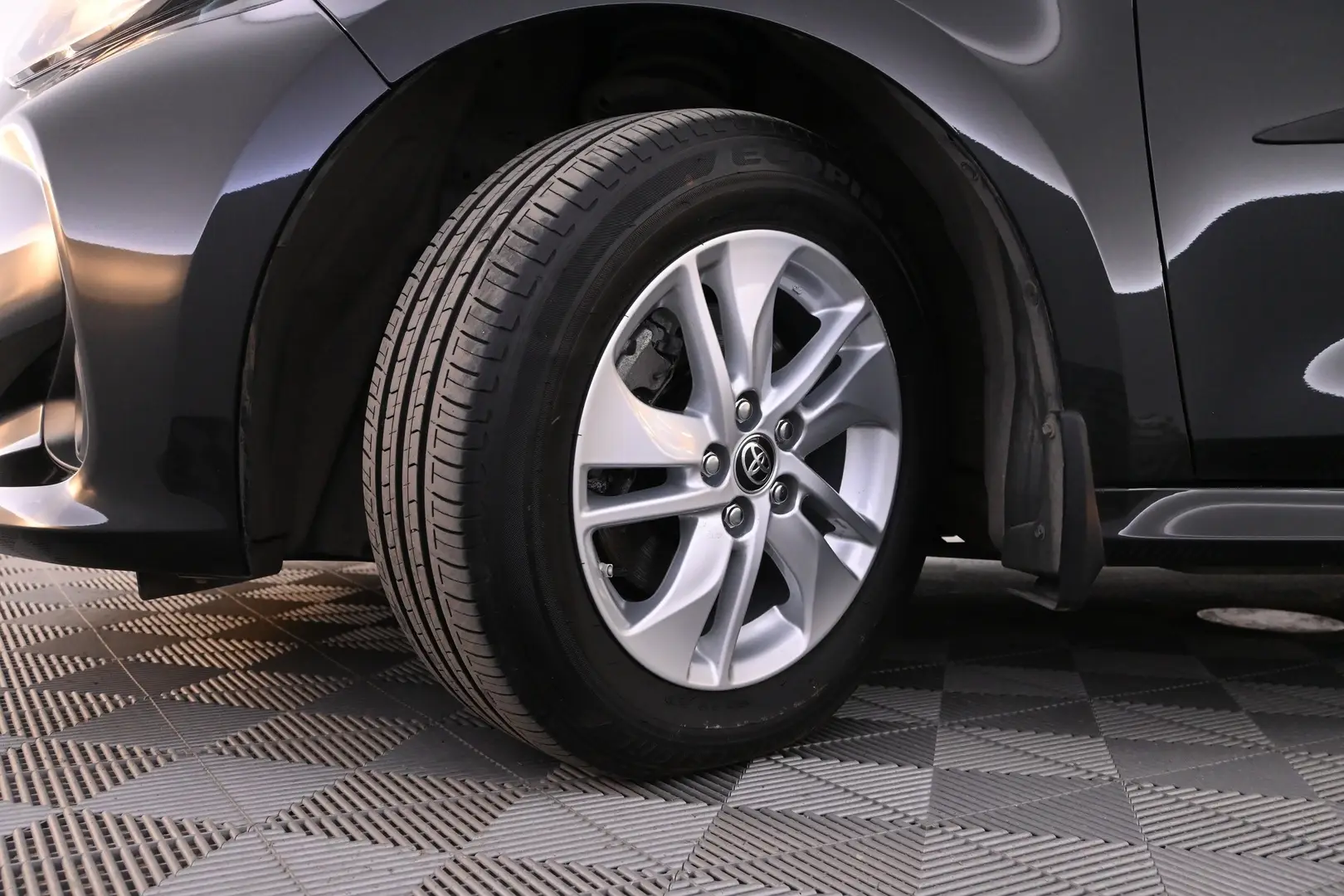 Car Image - gYm3eSEnOl9WaV5F3CGl9