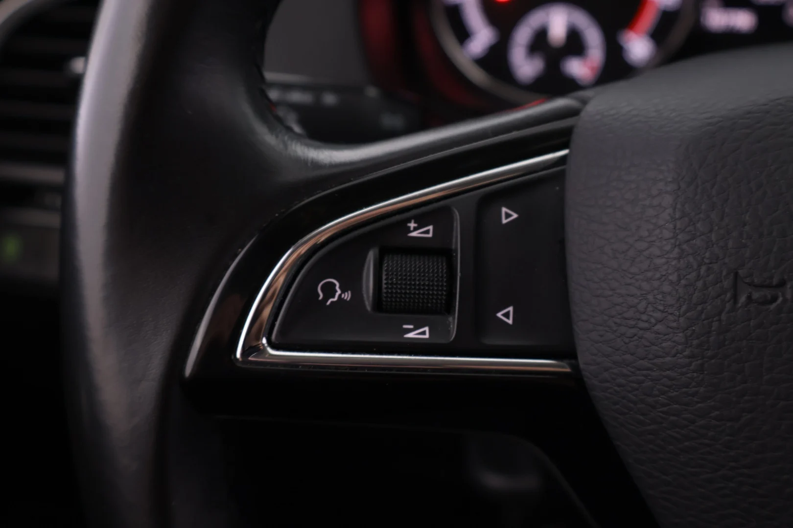 Car Image - 3AbKfPwDA0MqiV5Ytpv6bI