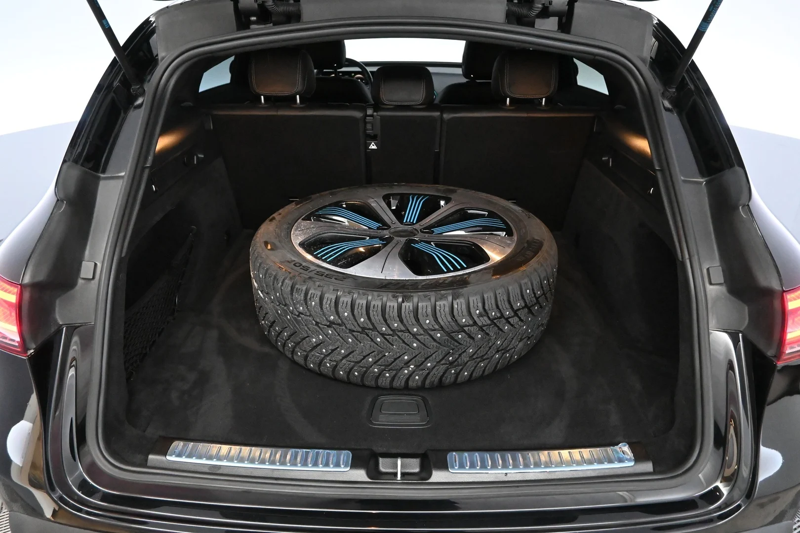 Car Image - 4Hatx9boTyOdlhlr0iiZsE