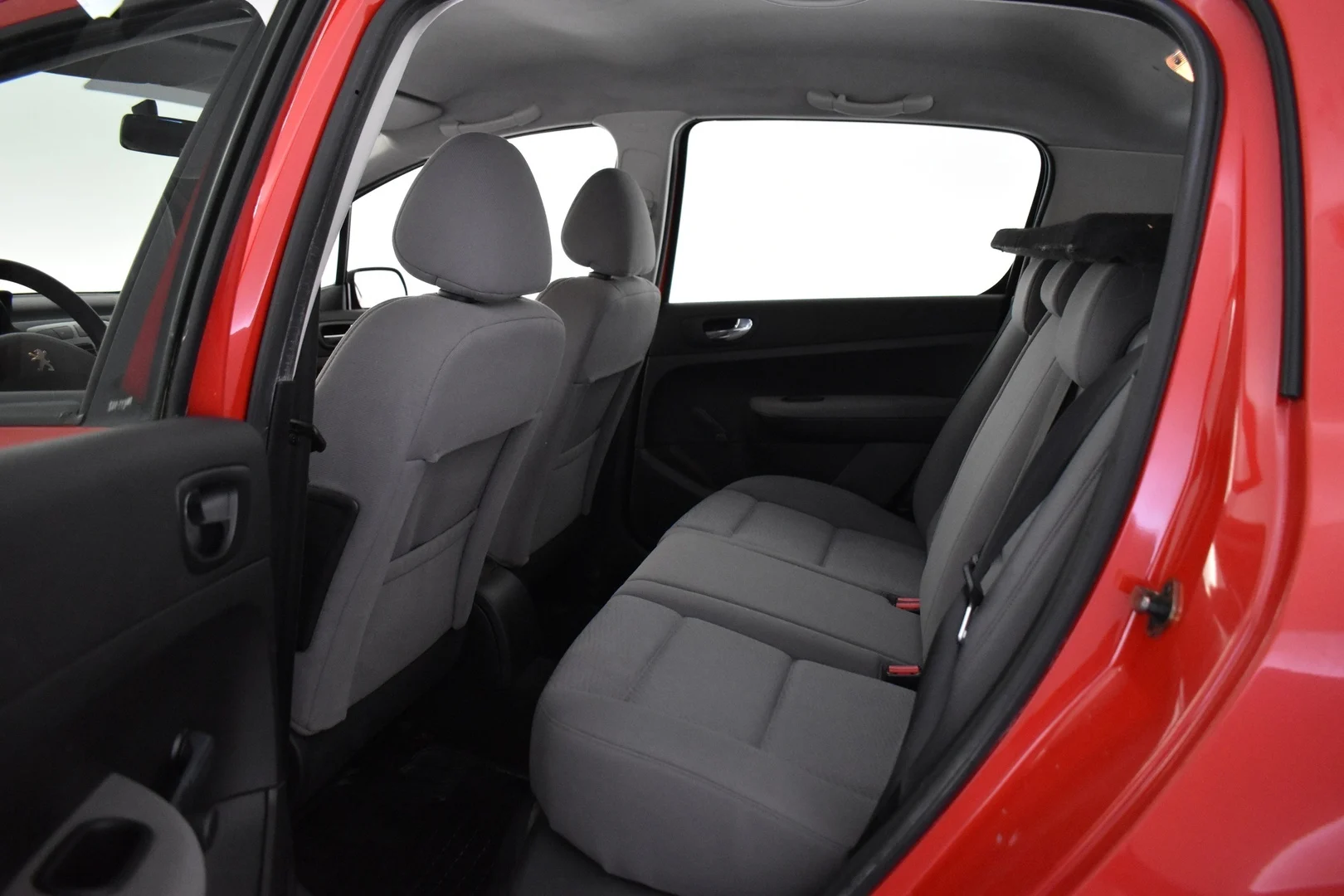 Car Image - 2358Hm4PHGEW9RS3hdI5tZ