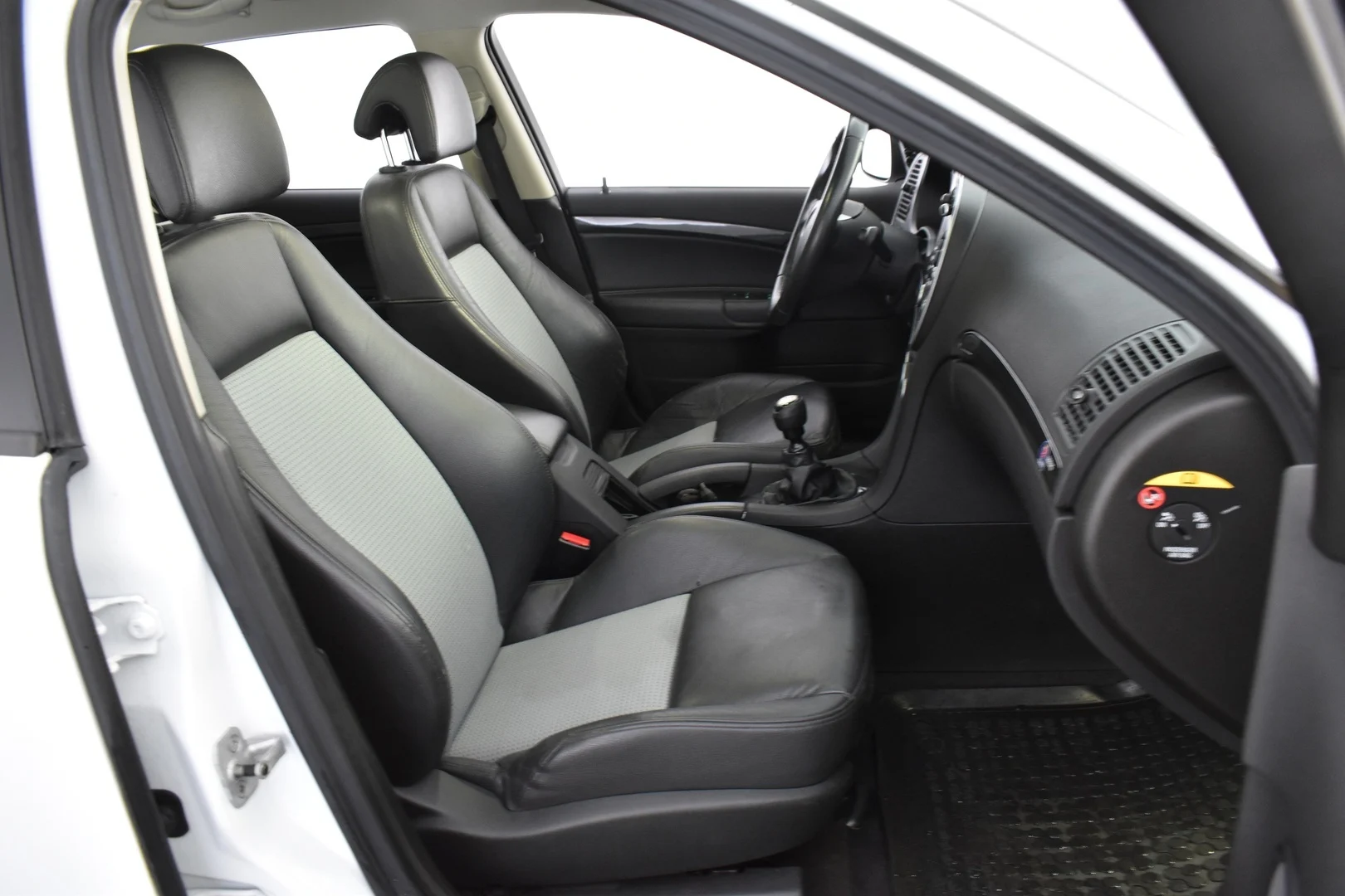 Car Image - 2TOrCKt1vawERxYaPZb46T