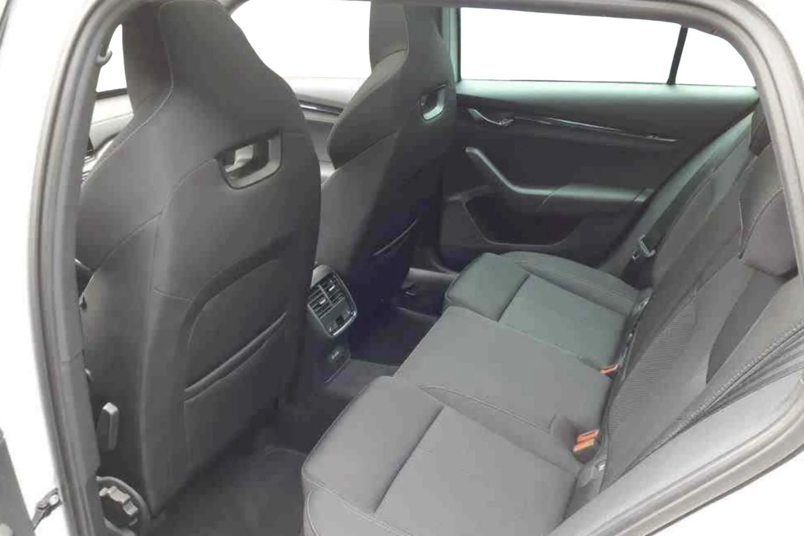Car Image - 7scob3ACTbUaHCJiNS4pyP