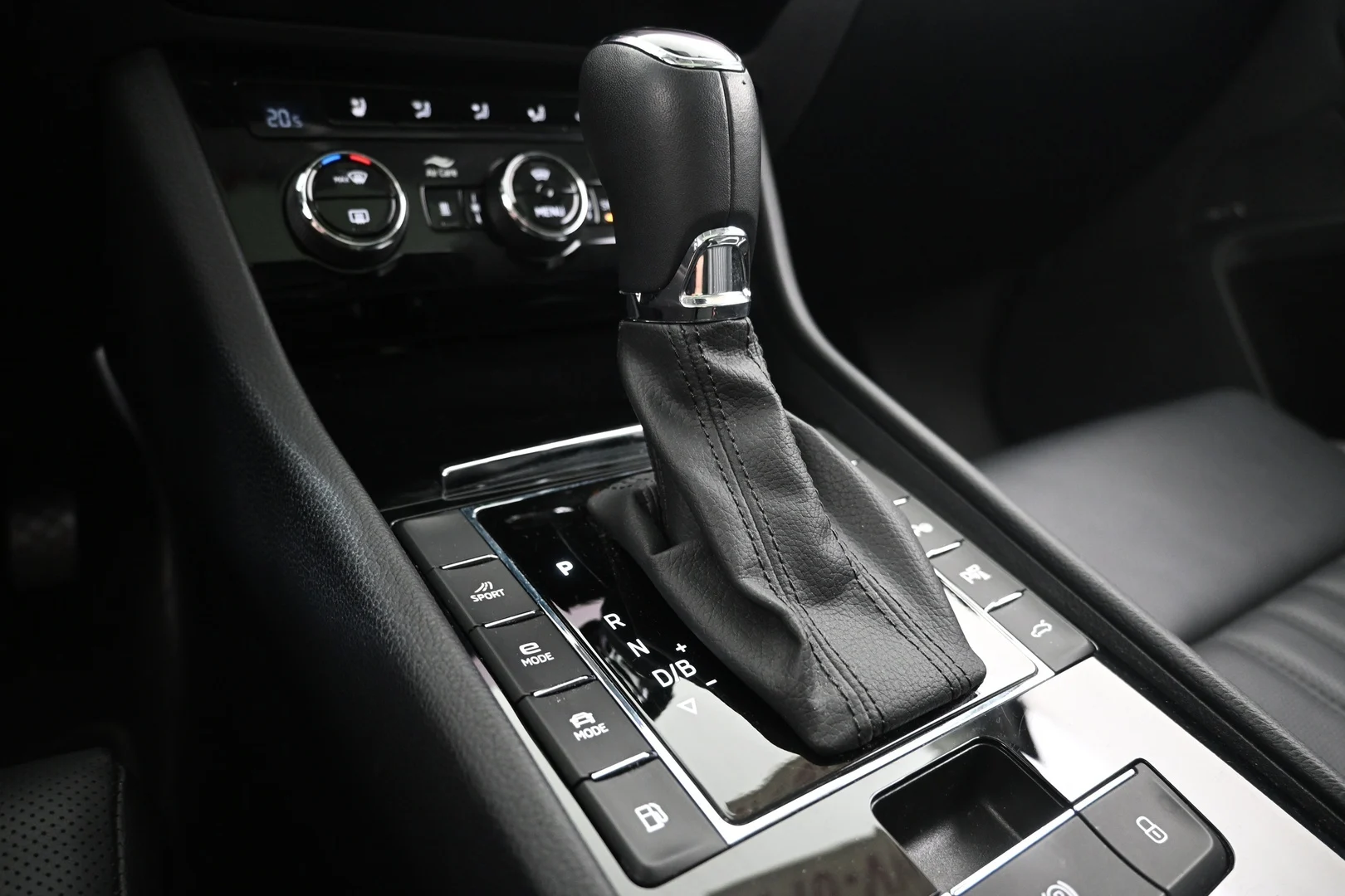 Car Image - 3luBQg5DFdaNvQyb7UHtwK