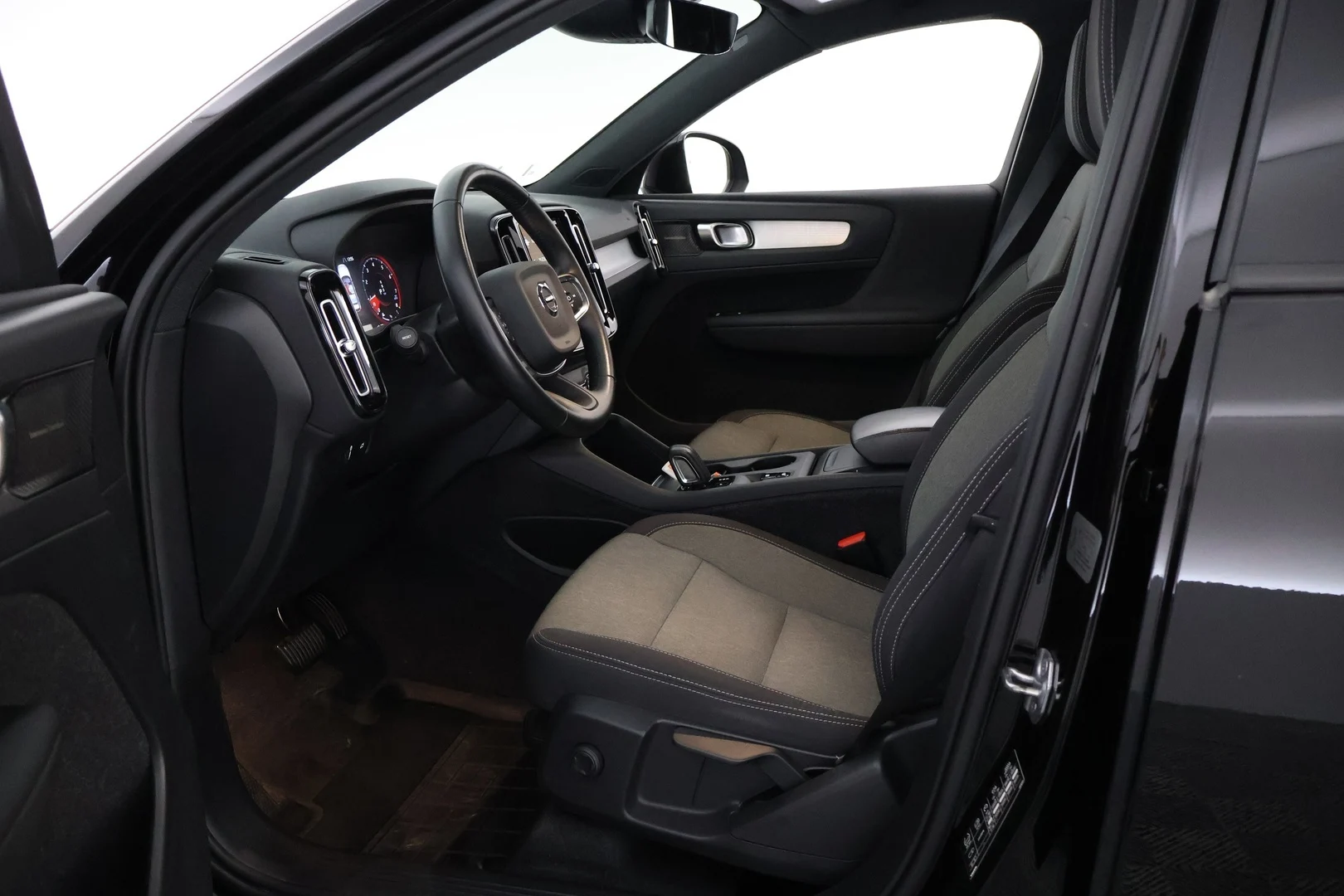 Car Image - 5gCJb8pGcarHuStHQENLQp