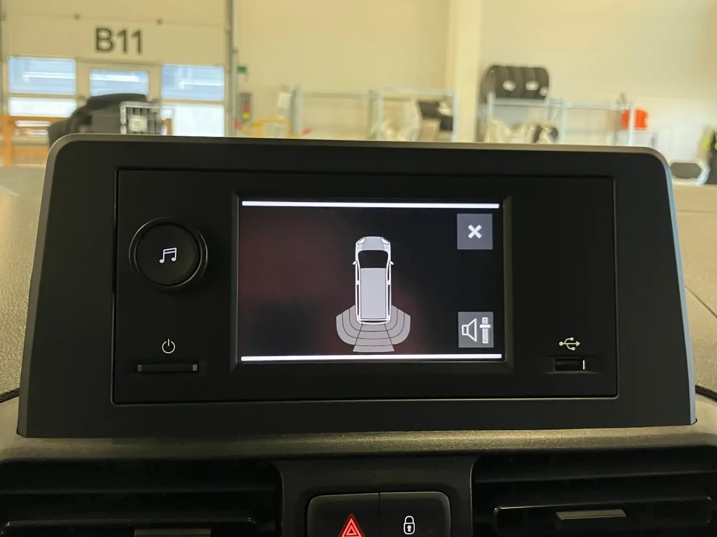 Car Image - 1hPNp13ZmPf5oM2G6Thmbs