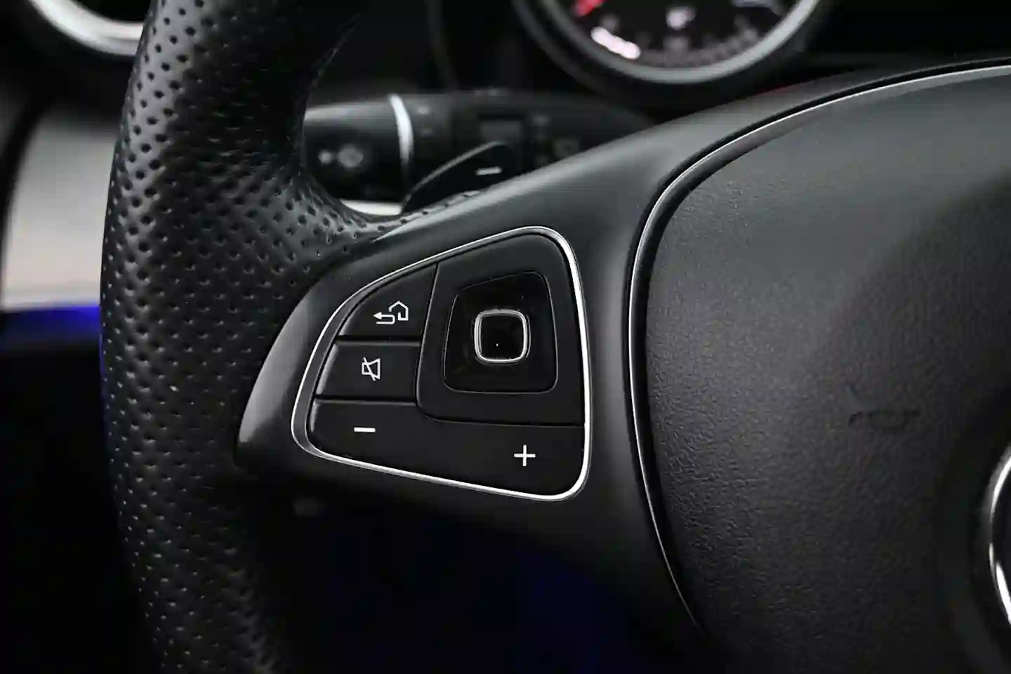 Car Image - 3IE0saZJOwIe47ioD0UjPC