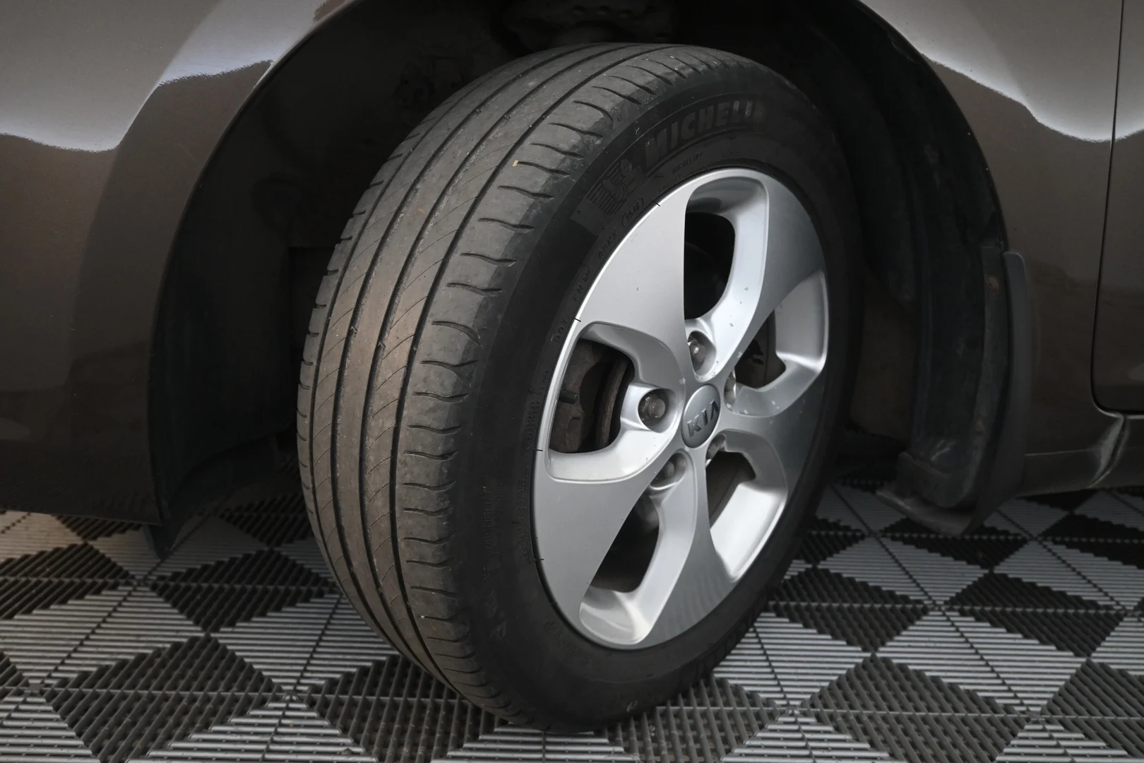 Car Image - 4hxl1yQ6nW03mThFKWusGH