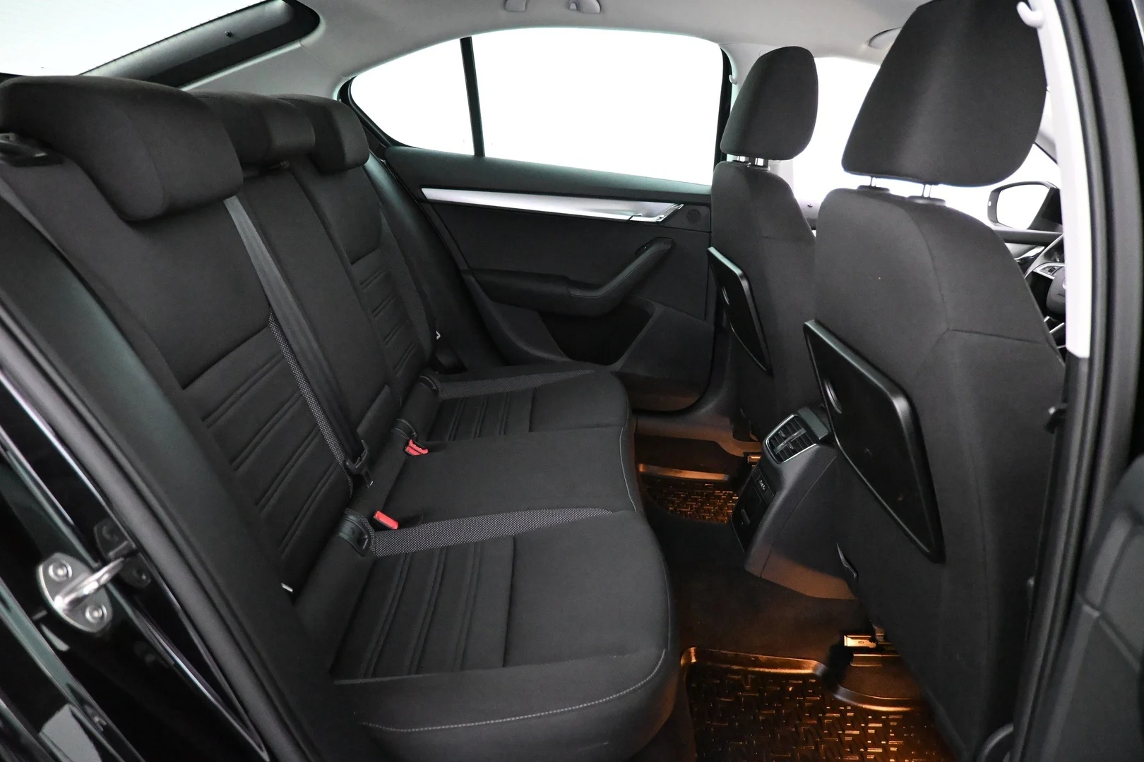 Car Image - 78N75HaQDzLRg2IhdgeUdB