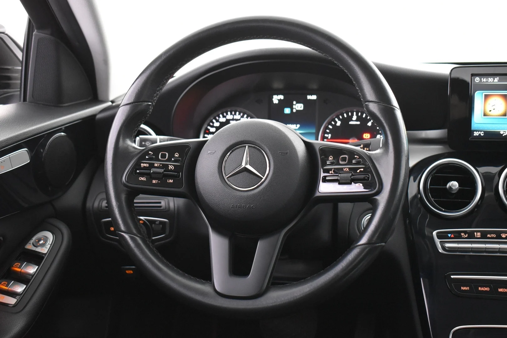 Car Image - 2KJ5qd9QV6kZuOjBtFvuU3