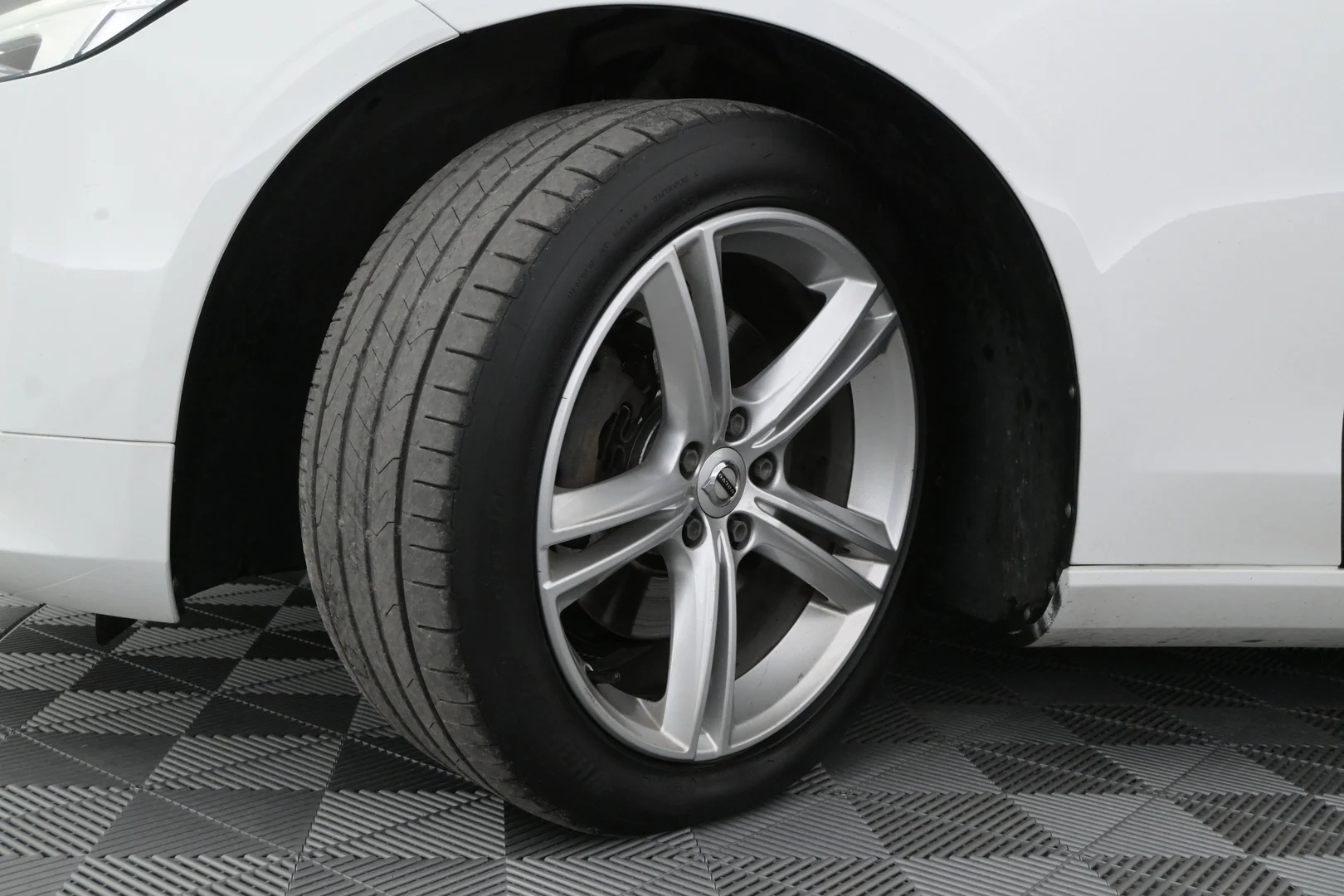 Car Image - 1HOfpagHeVgC2nFP8Ia9ur