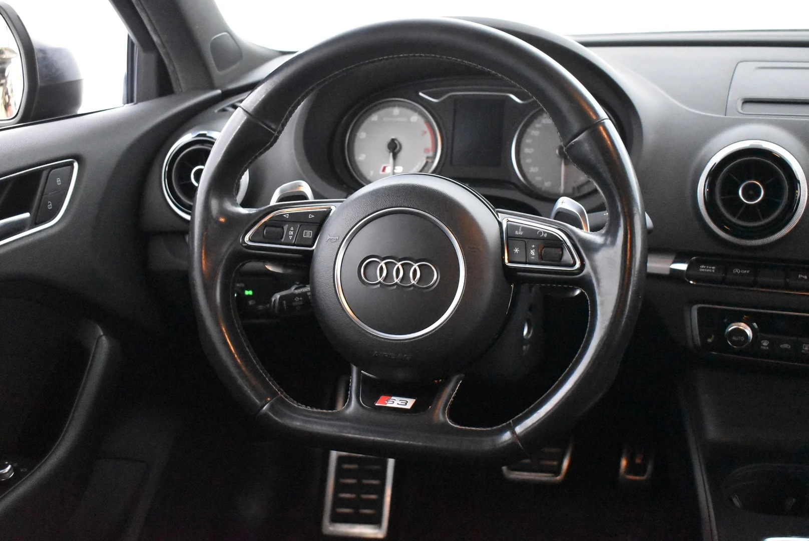Car Image - 7t3SdVASkeKxrgqzf6TQVy