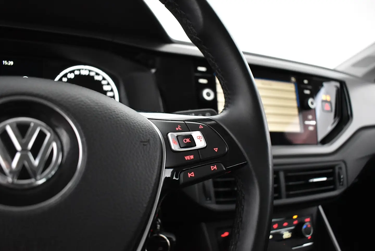 Car Image - 1DqnmwK8MGTcAcyyDYC6u1