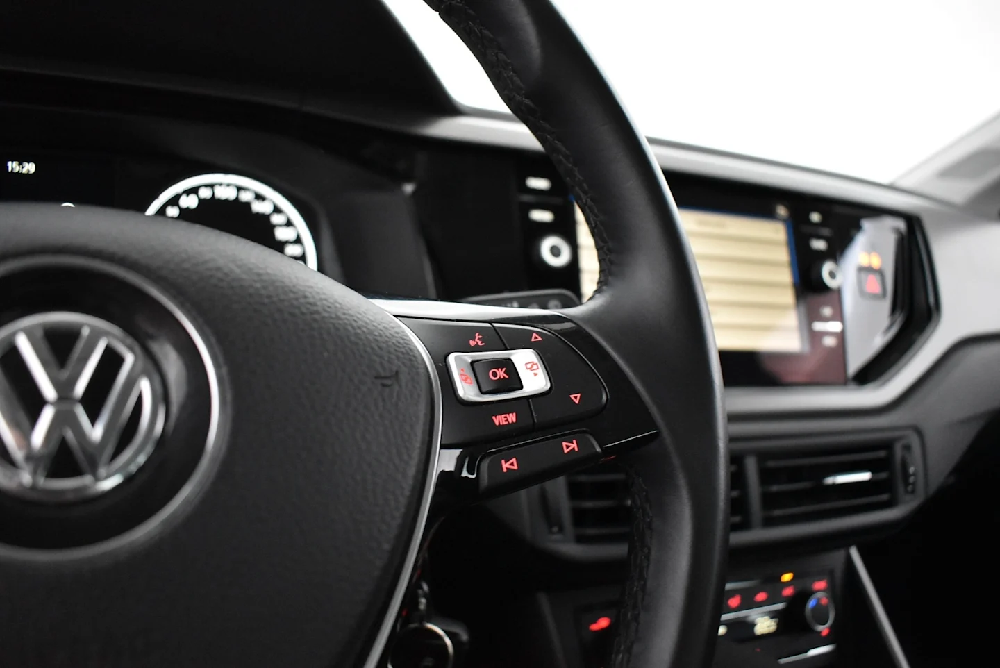 Car Image - 1DqnmwK8MGTcAcyyDYC6u1