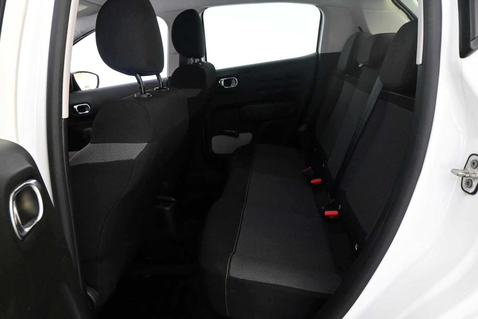 Car Image - 74ENhmoLEev94zwLShDzb1