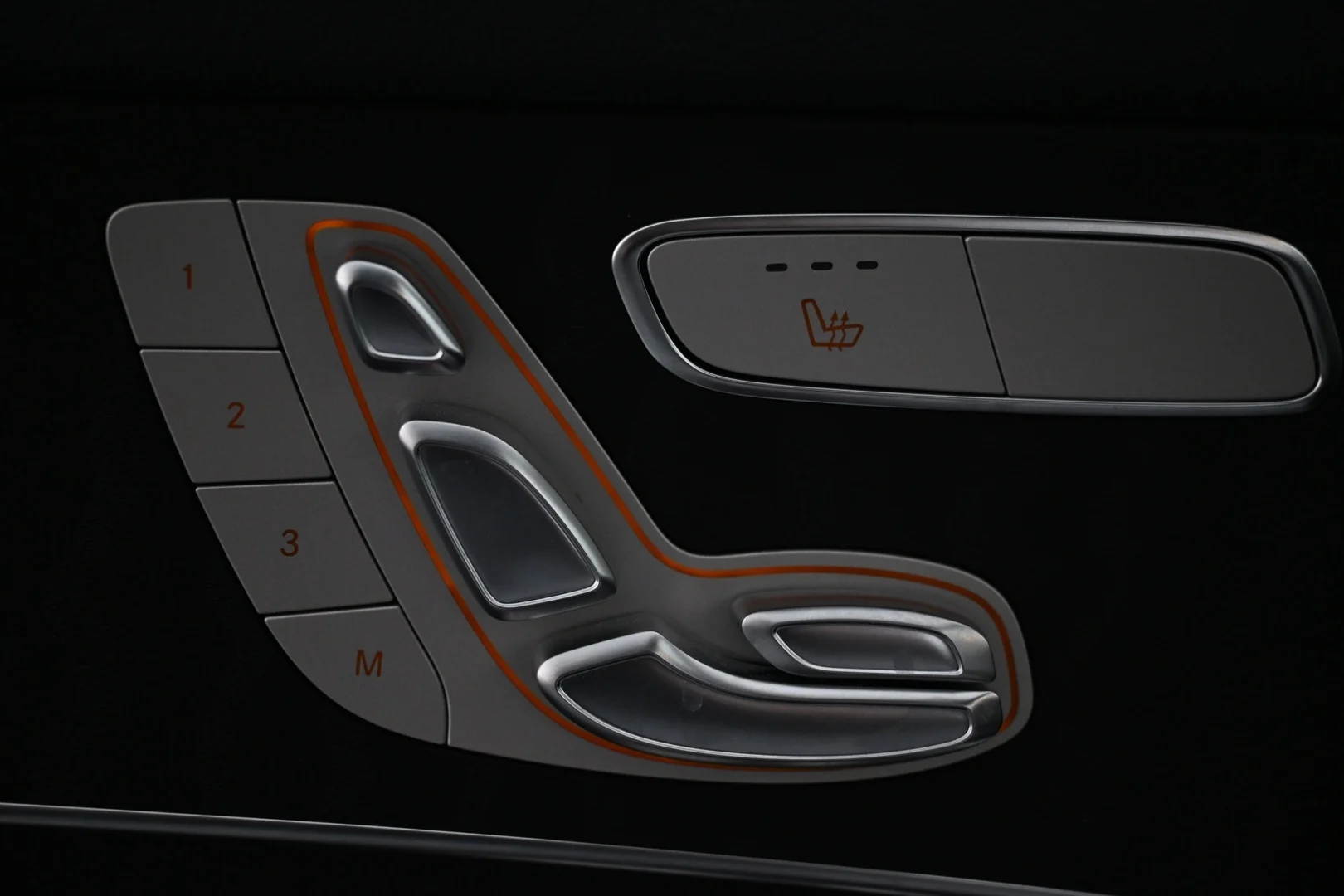 Car Image - 1YbaAPaxvETZtQ7R6rz4pE