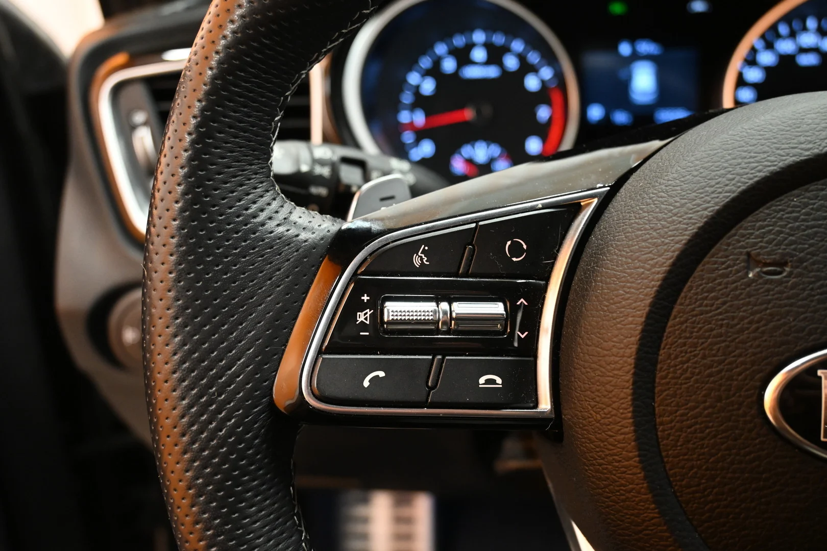 Car Image - 3VIfji0jppKKKHT40e54pC