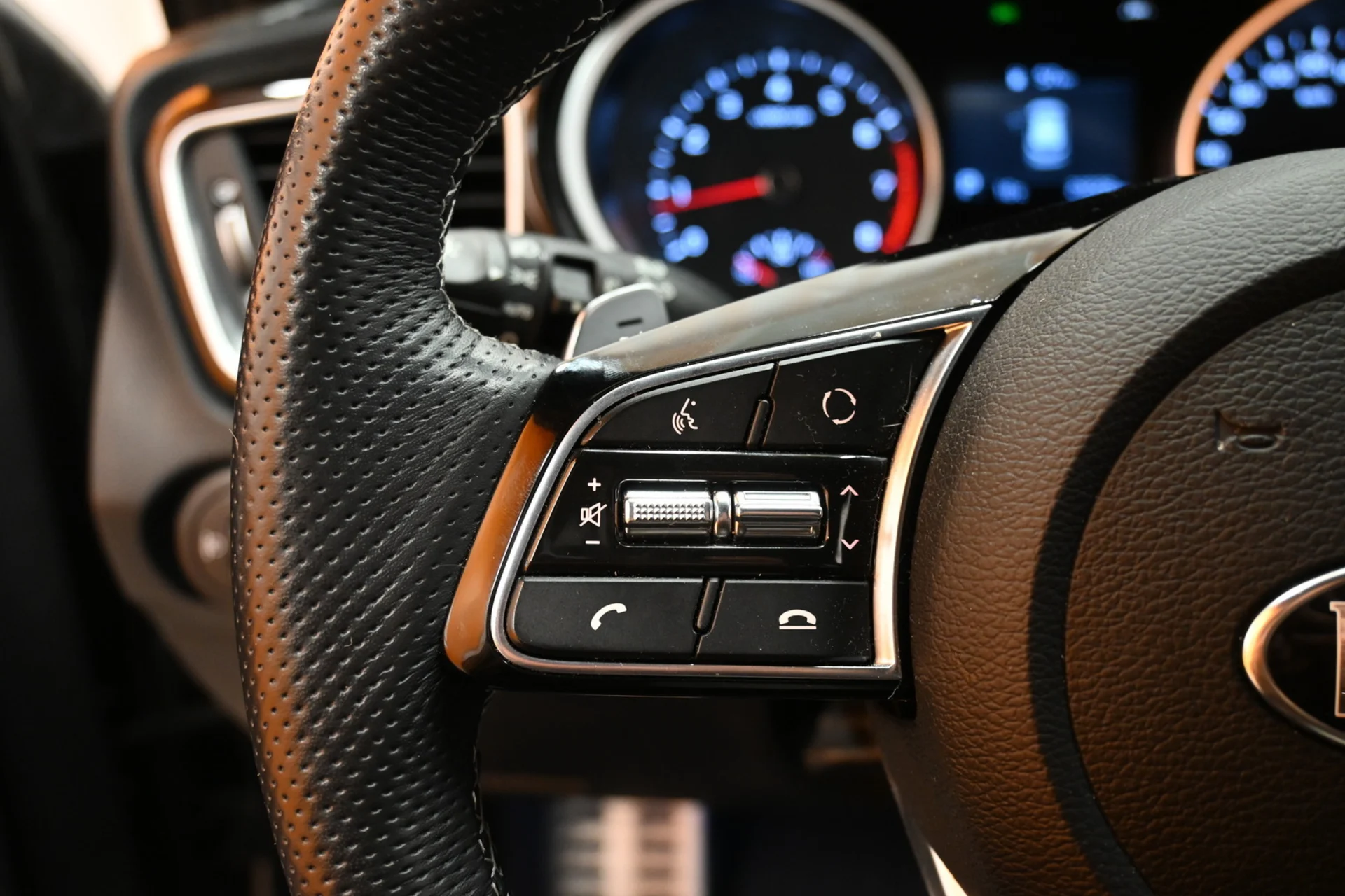 Car Image - 3VIfji0jppKKKHT40e54pC