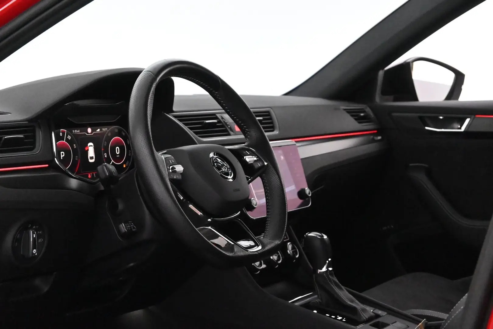 Car Image - 6VsNeLLzfiC2JWBE8ZBwHG