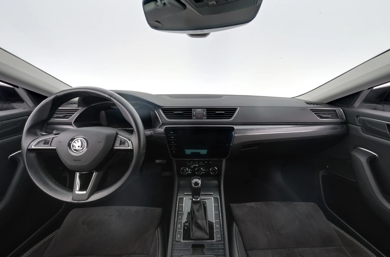 Car Image - zUvqFzreCXsyLiNV7CtkP