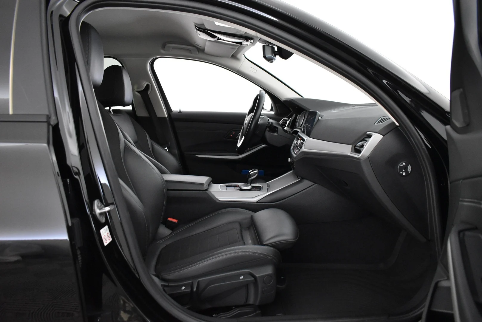 Car Image - 54iaLs3DrTWB7erqXNEx4D