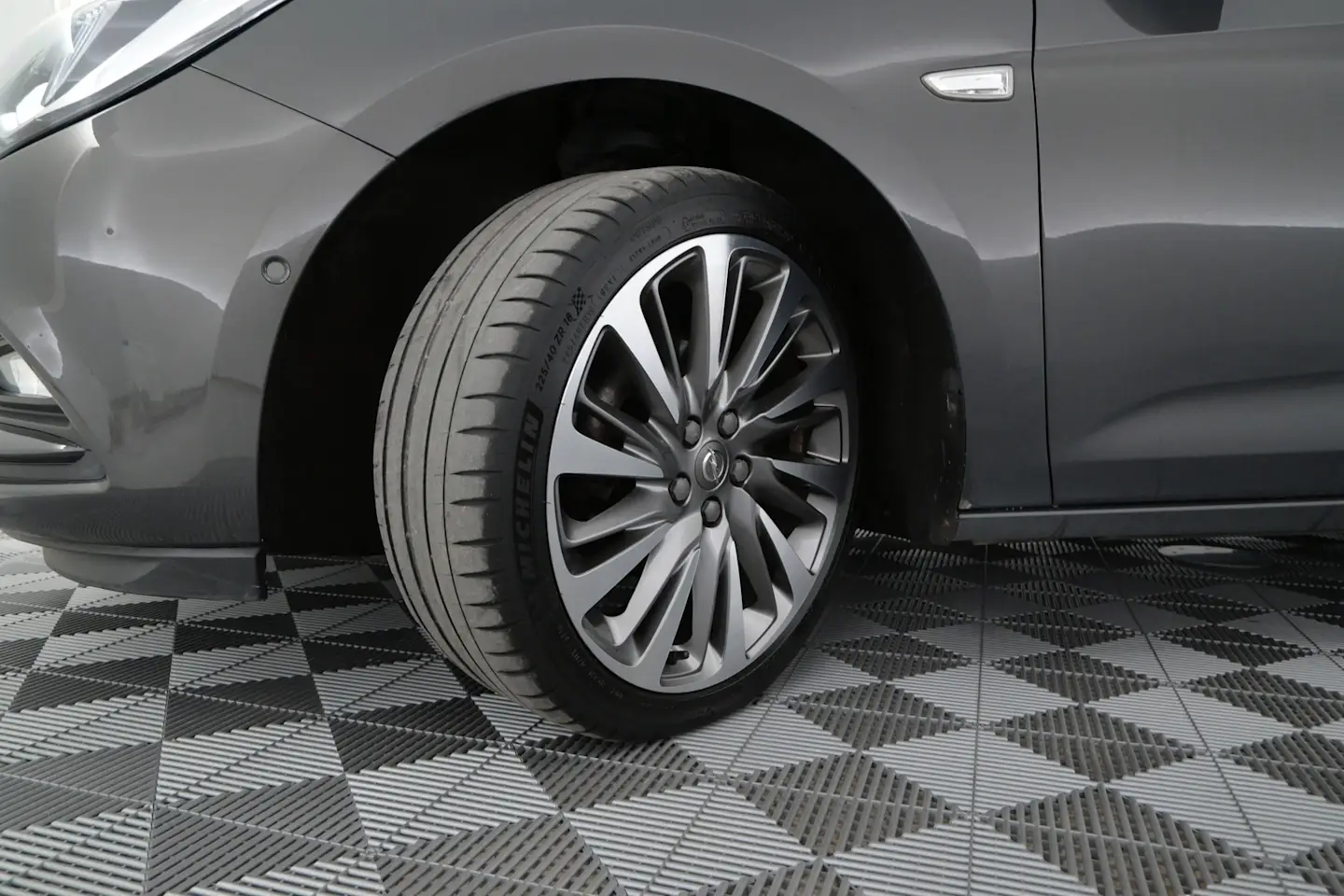 Car Image - 3cJPcW7OvdJ8WIvZmuA3St