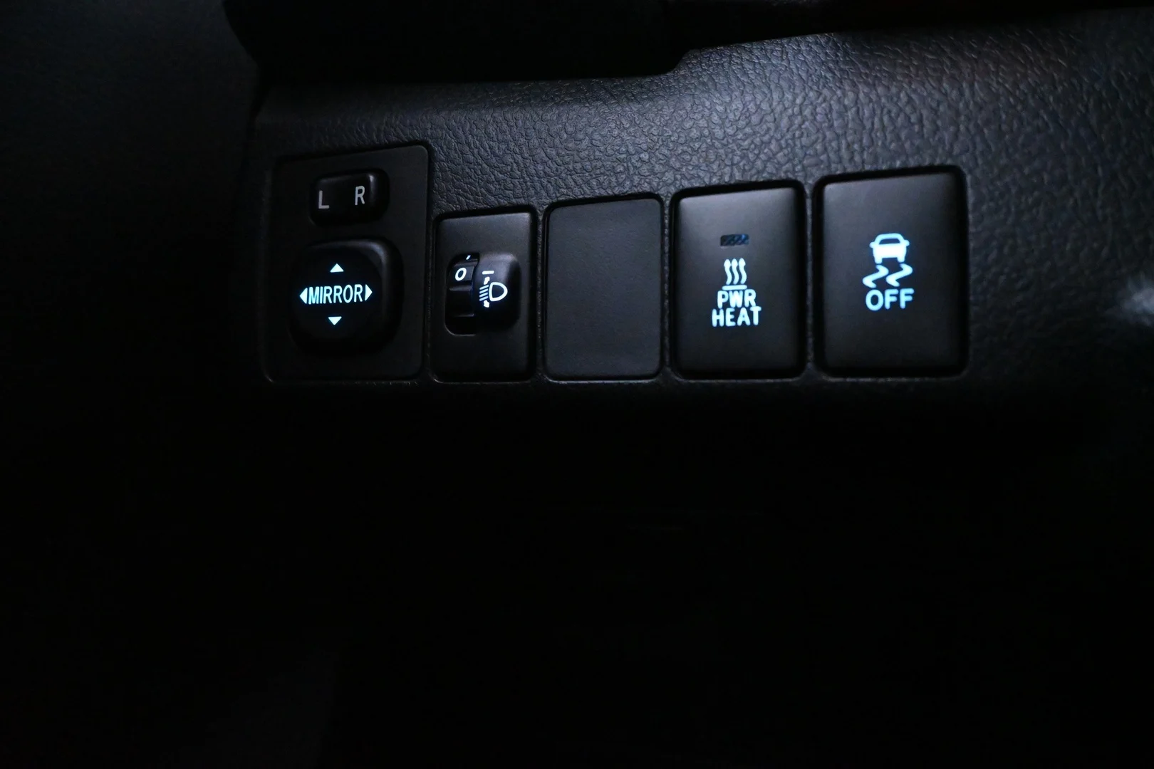 Car Image - 352tLa0KM1xLzKS5JYaJaX