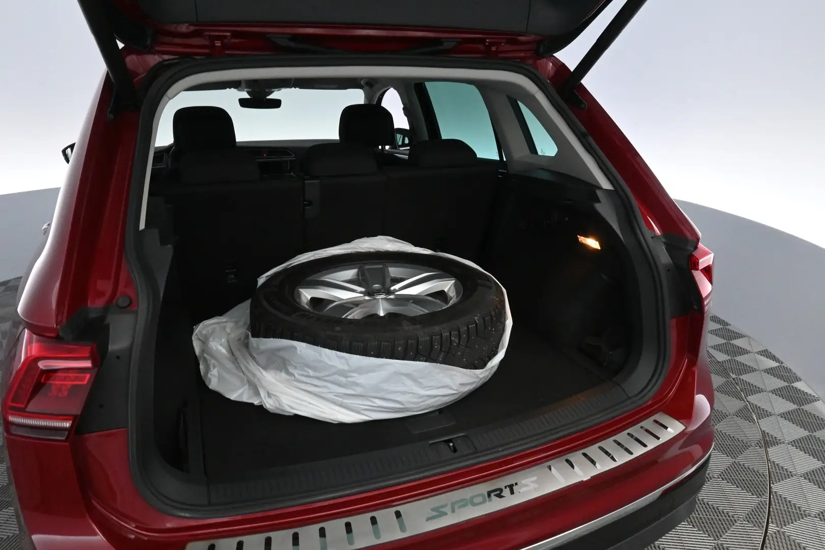 Car Image - 7roiZI2crZLgX8wKaUnJHG