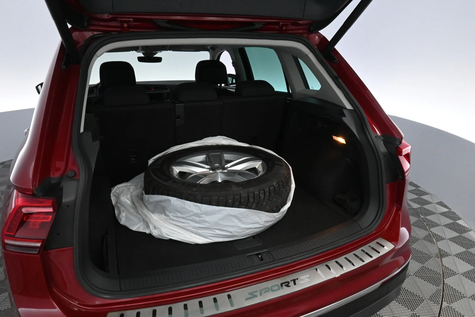 Car Image - 7roiZI2crZLgX8wKaUnJHG