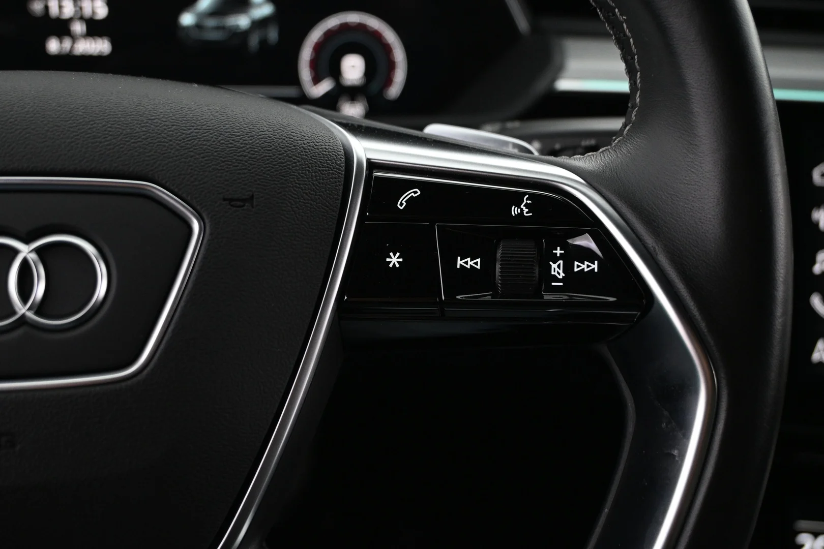 Car Image - 1llnivg00qm6S9LTX5ptcU