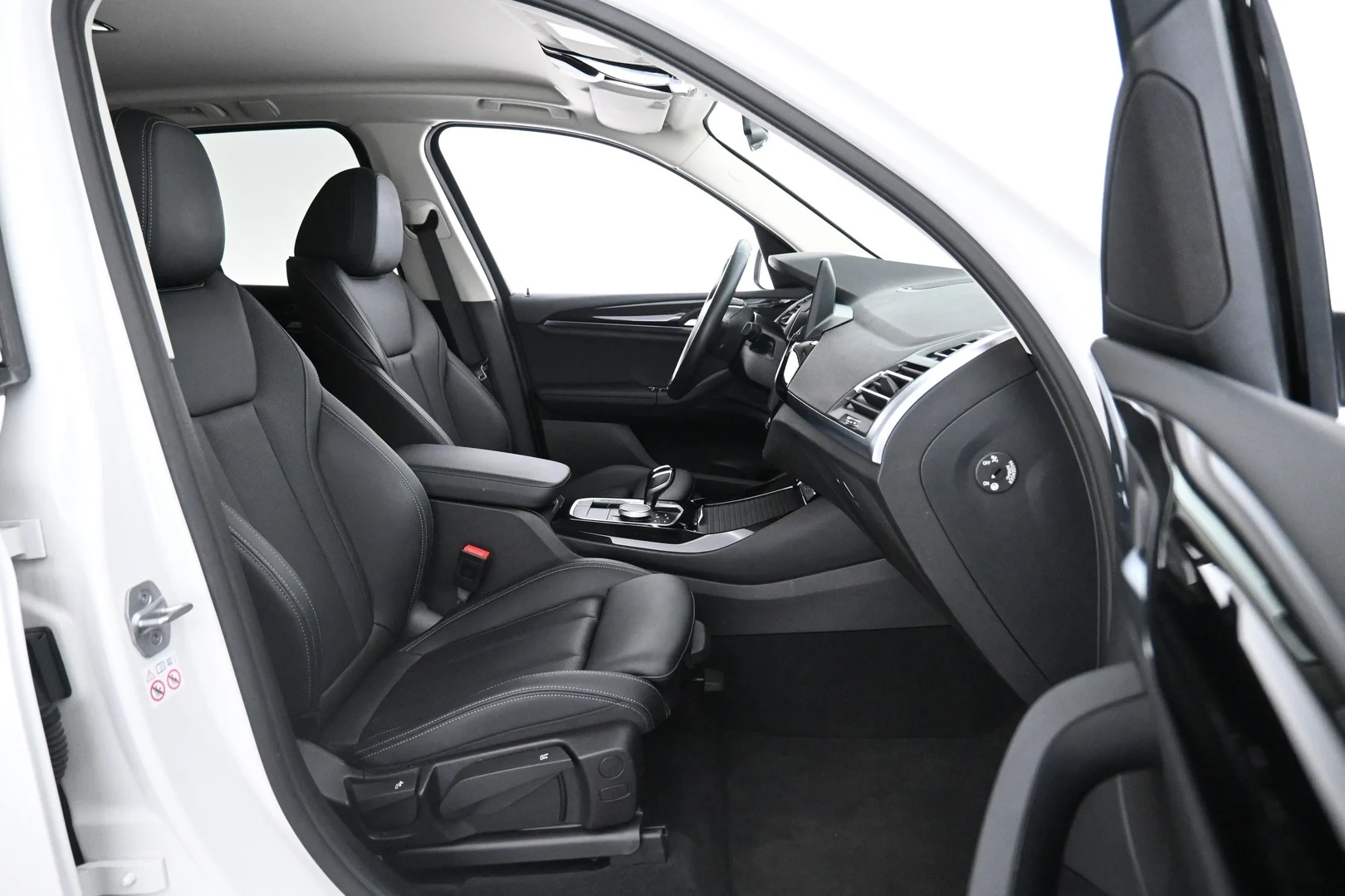 Car Image - 2LRrHMYCHQPuyW3PVj8lou
