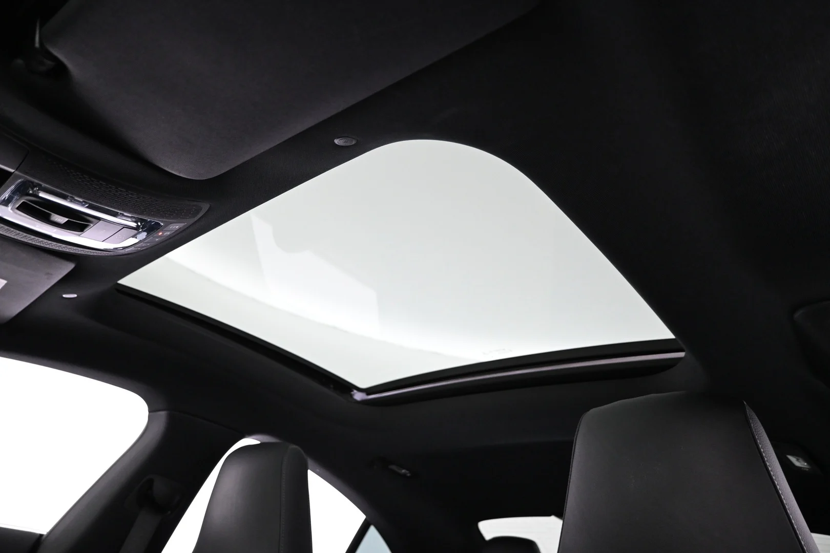Car Image - 1chbYBBC1YN7jCrXDkYeTz