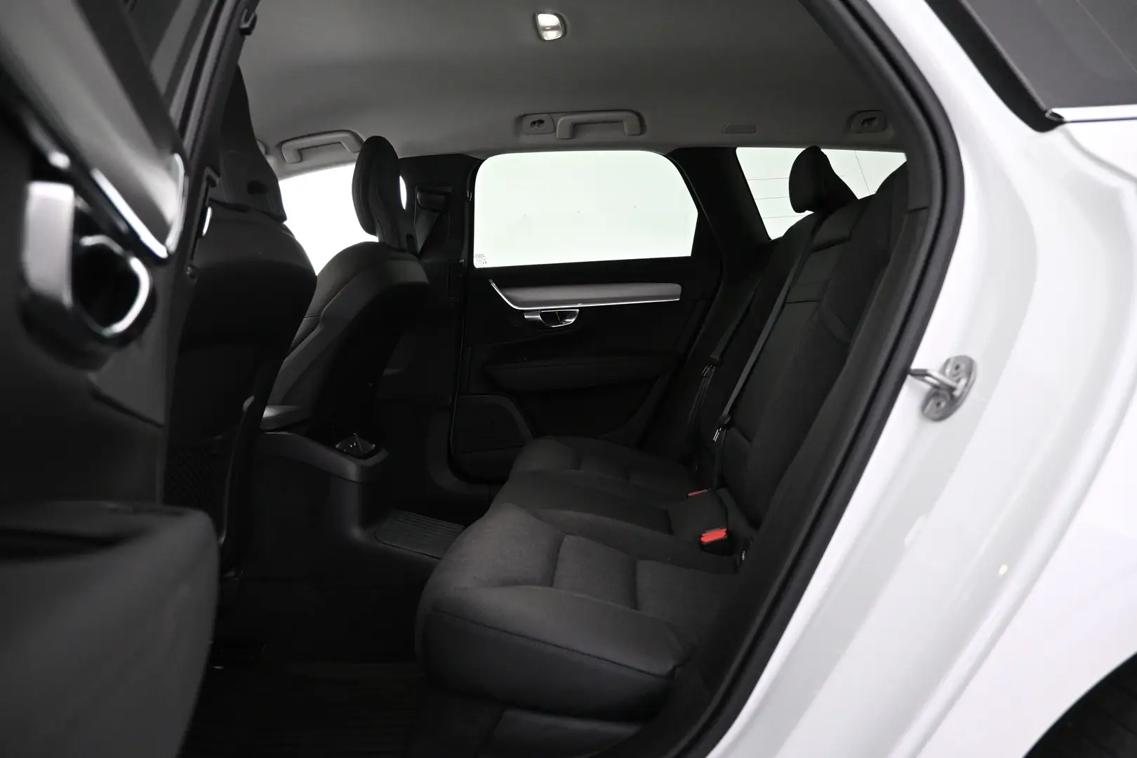 Car Image - CMT5f1eqVrs3em6o6Fxyu