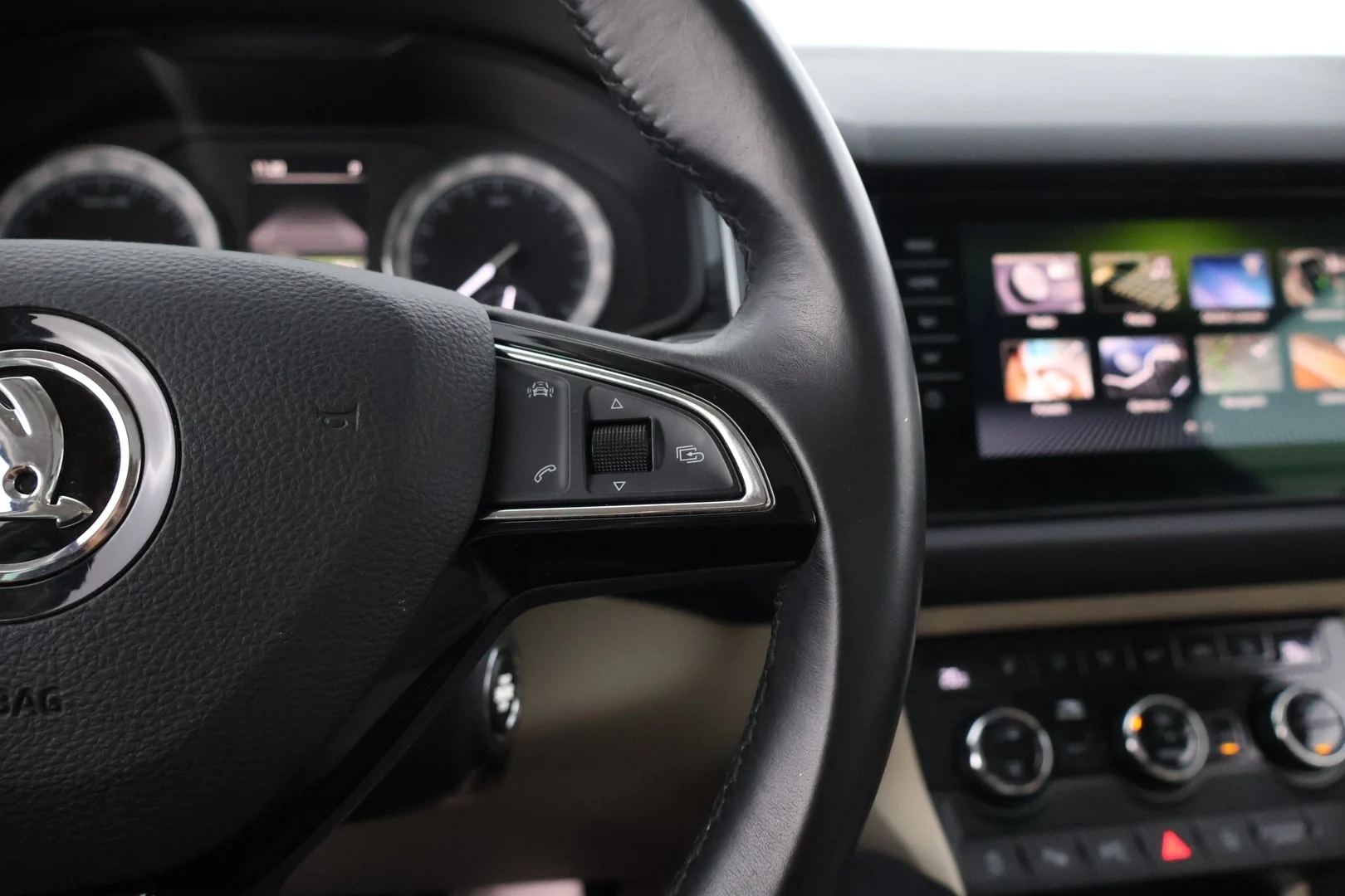 Car Image - 38jwPG4WIT9iSGSs9ddyEW