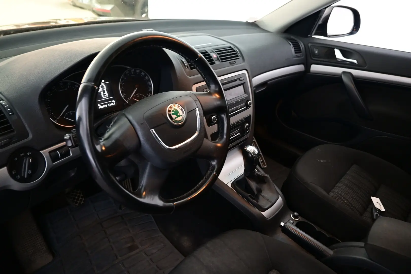 Car Image - mg2vJldTOdFbKZNs4RcwH