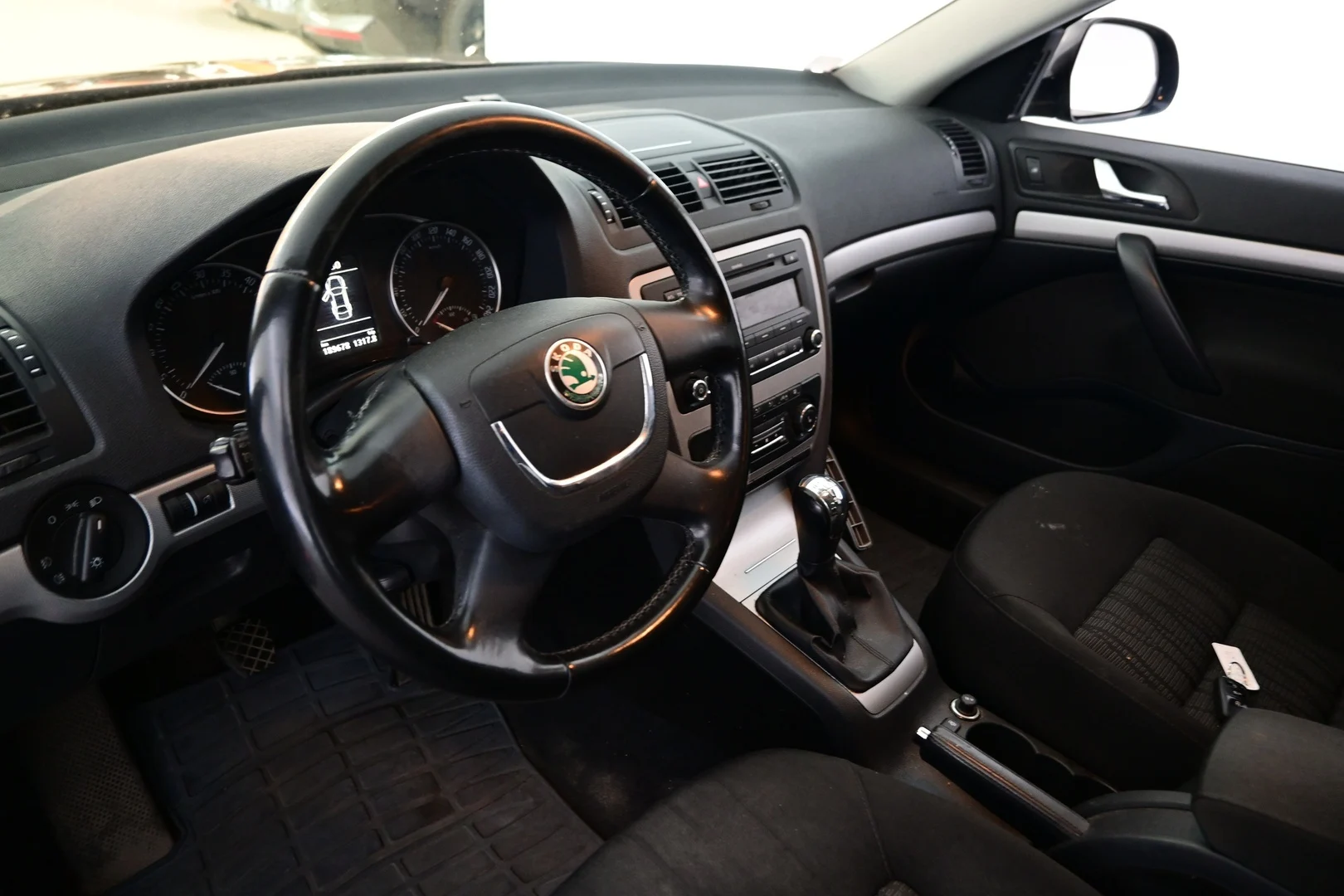 Car Image - mg2vJldTOdFbKZNs4RcwH