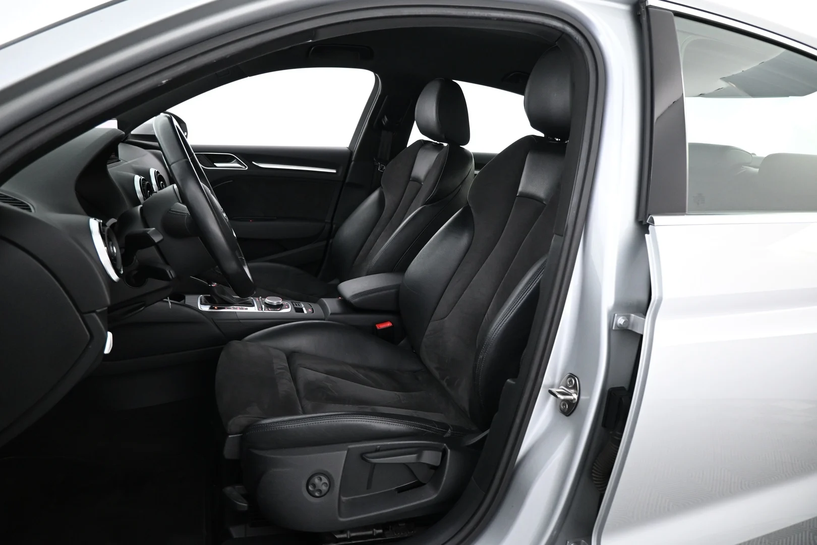 Car Image - 4xtEjQd8MLzcYWniEa9cl1