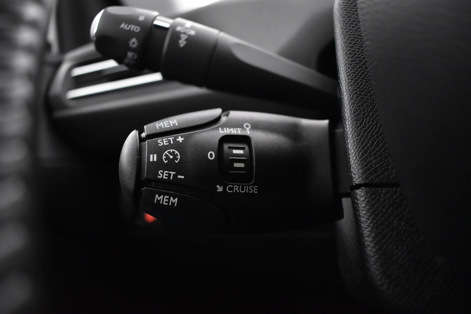 Car Image - a5h7ywSxdatalsM82Jl9p