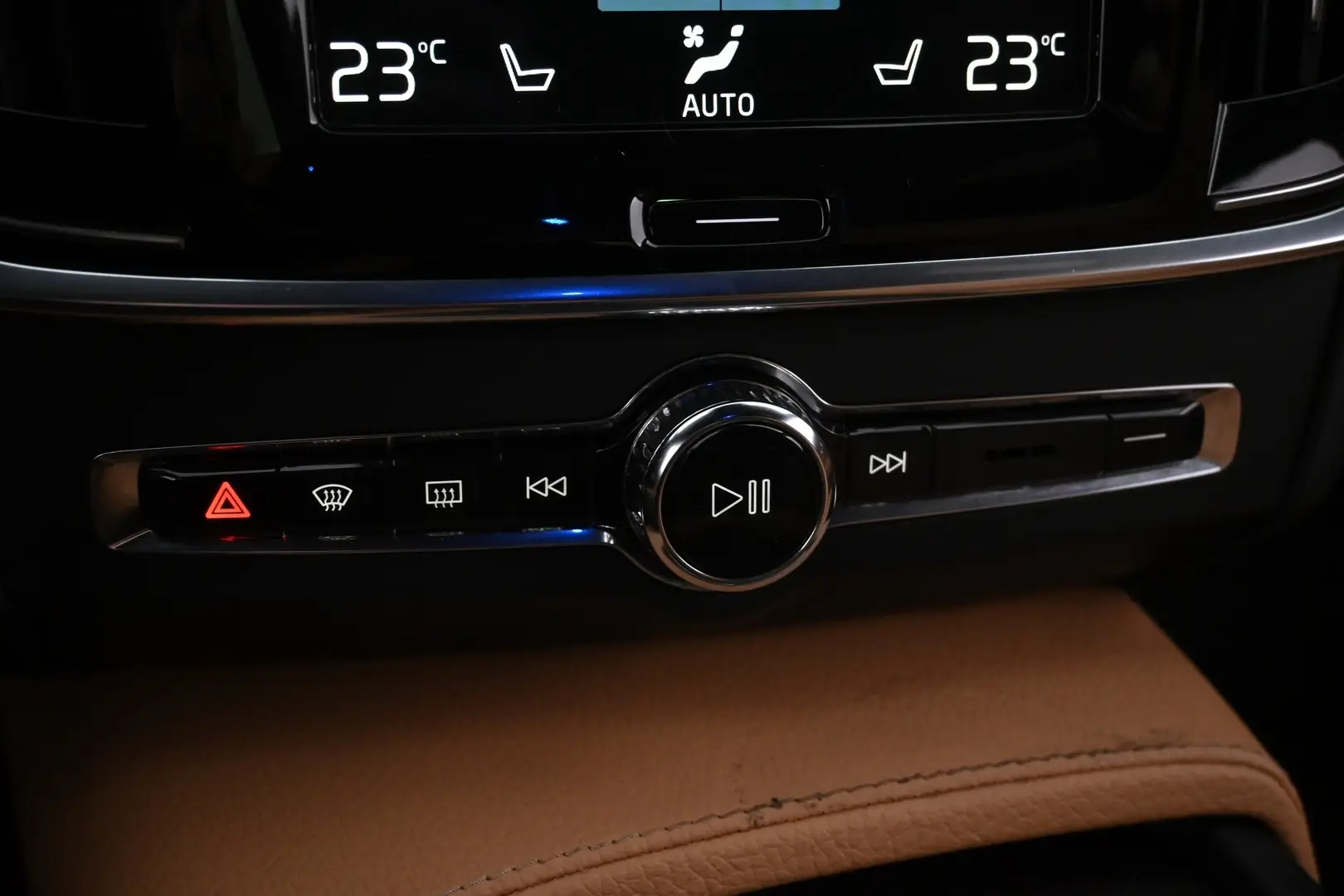 Car Image - 4JO2hyESJ2ucNvv72lsXn