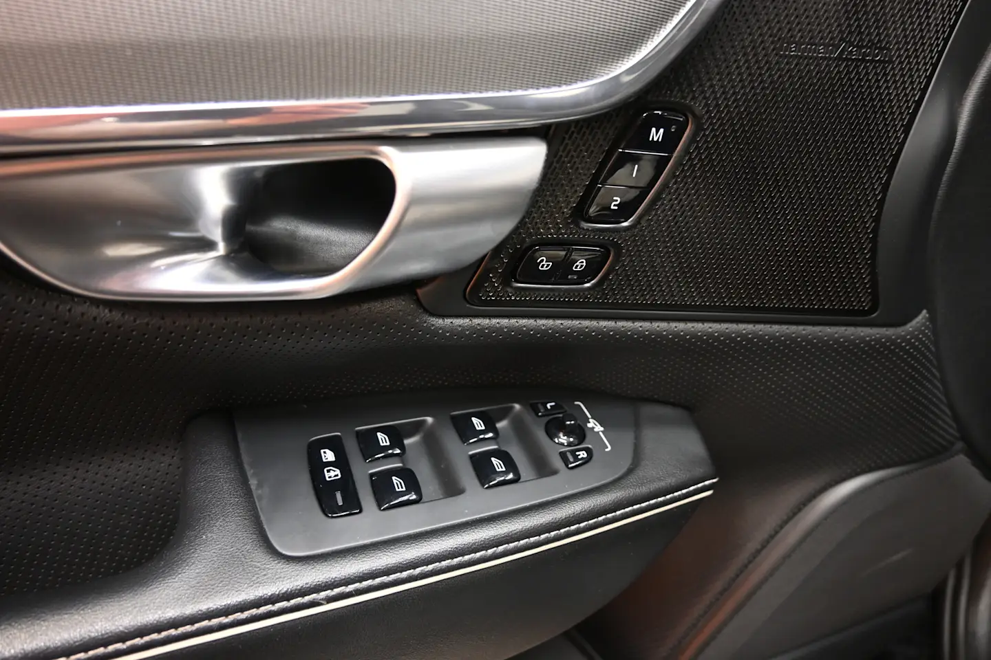 Car Image - 7uA1qSiMrZqz8cOSy1V6cZ