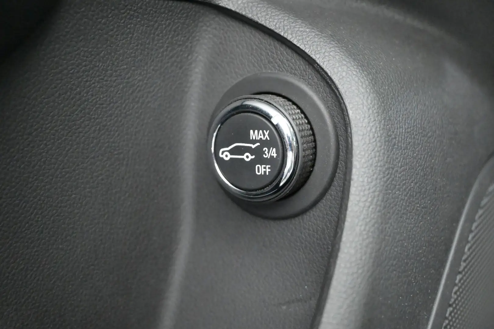 Car Image - 307thW2deAAYzTdgr2ENDo