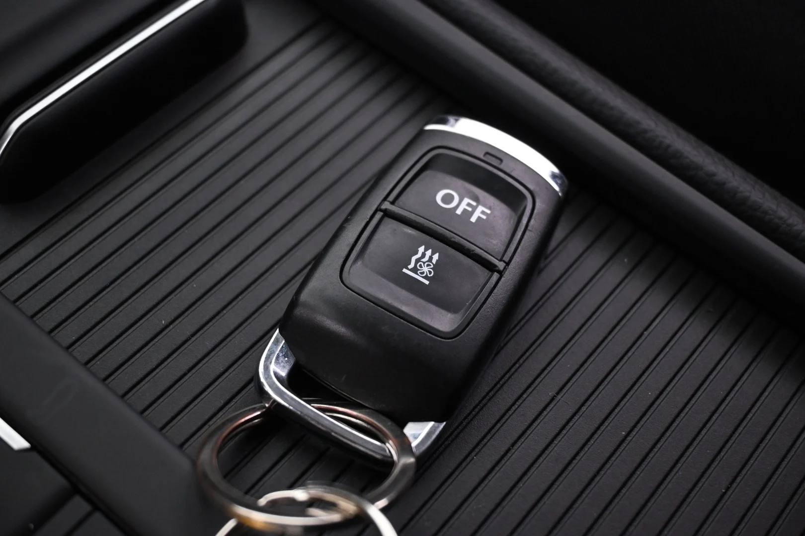 Car Image - 6nU3Ot2i98qwVUFoIeYMtM