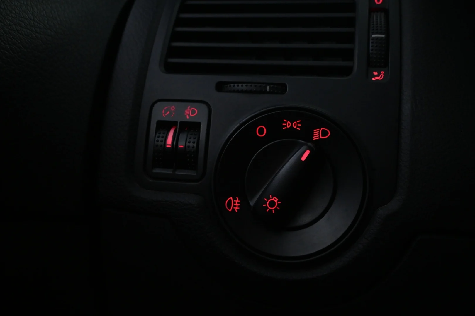 Car Image - 3qFuY4gTAF1MbMgYJb2FCl