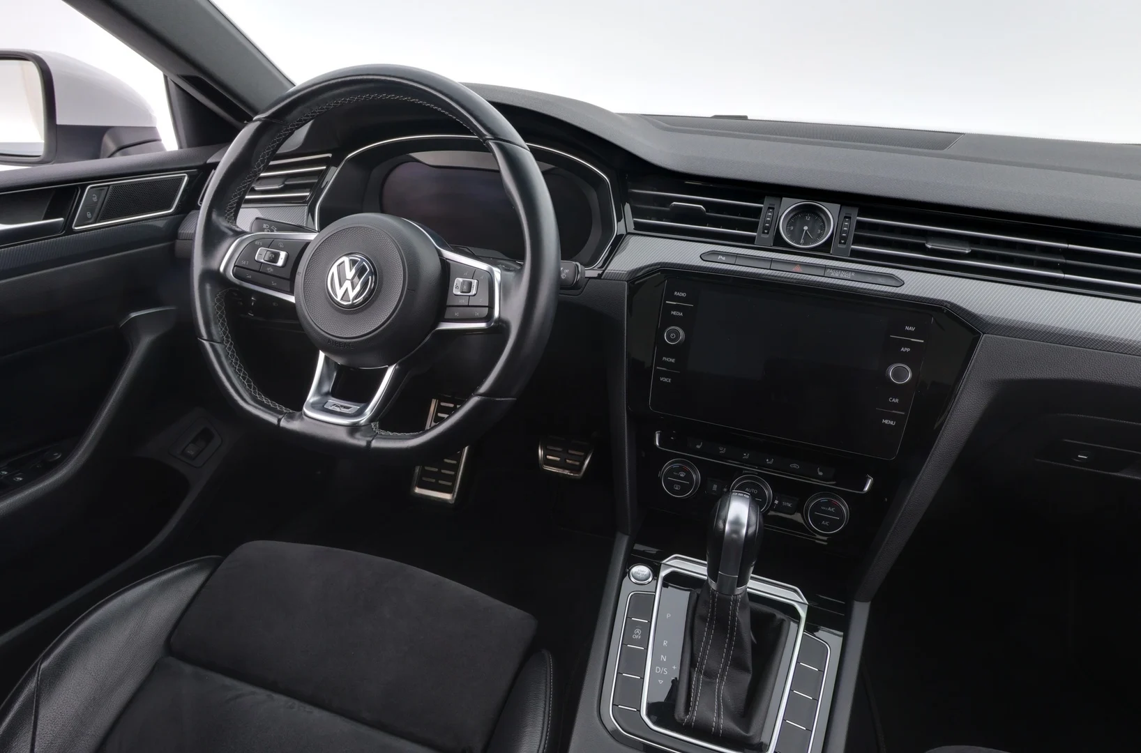 Car Image - 2O4giZZMXZFuMQ8SYxlI6s