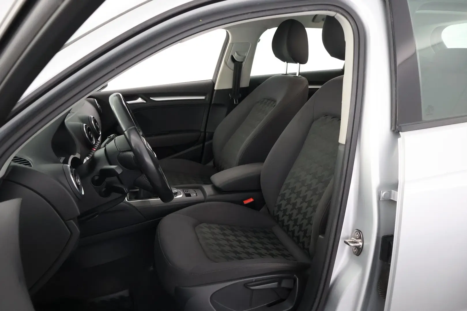 Car Image - 1gbi7bpJdICcSr129y8QsH