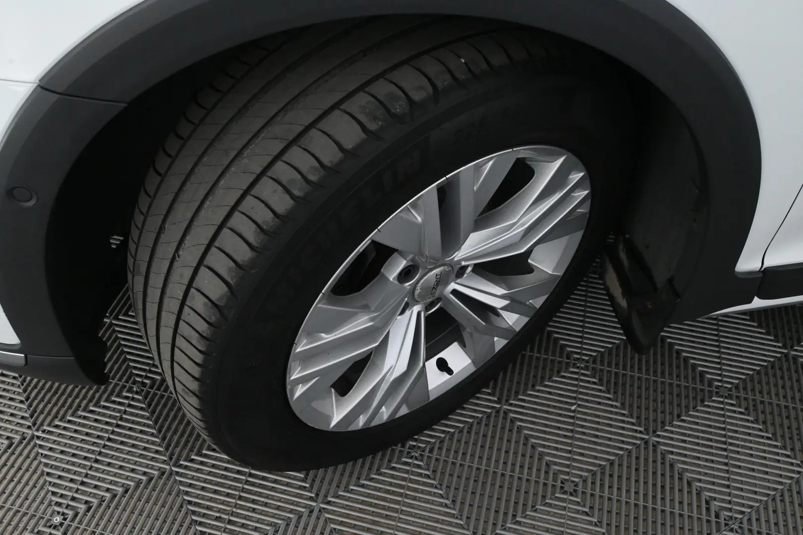 Car Image - 2WJoeuOWrHxXrP6cZvWf55