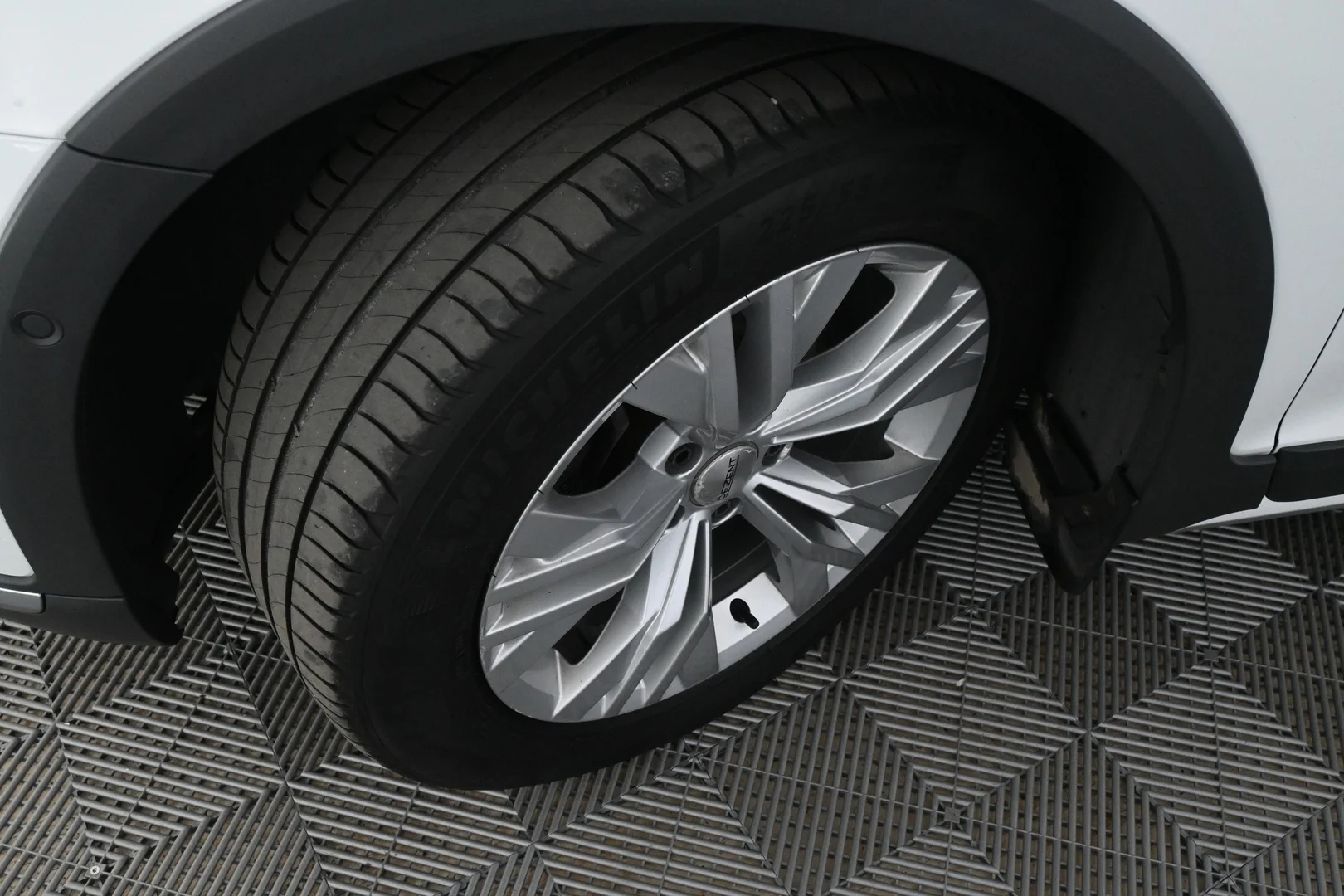 Car Image - 2WJoeuOWrHxXrP6cZvWf55