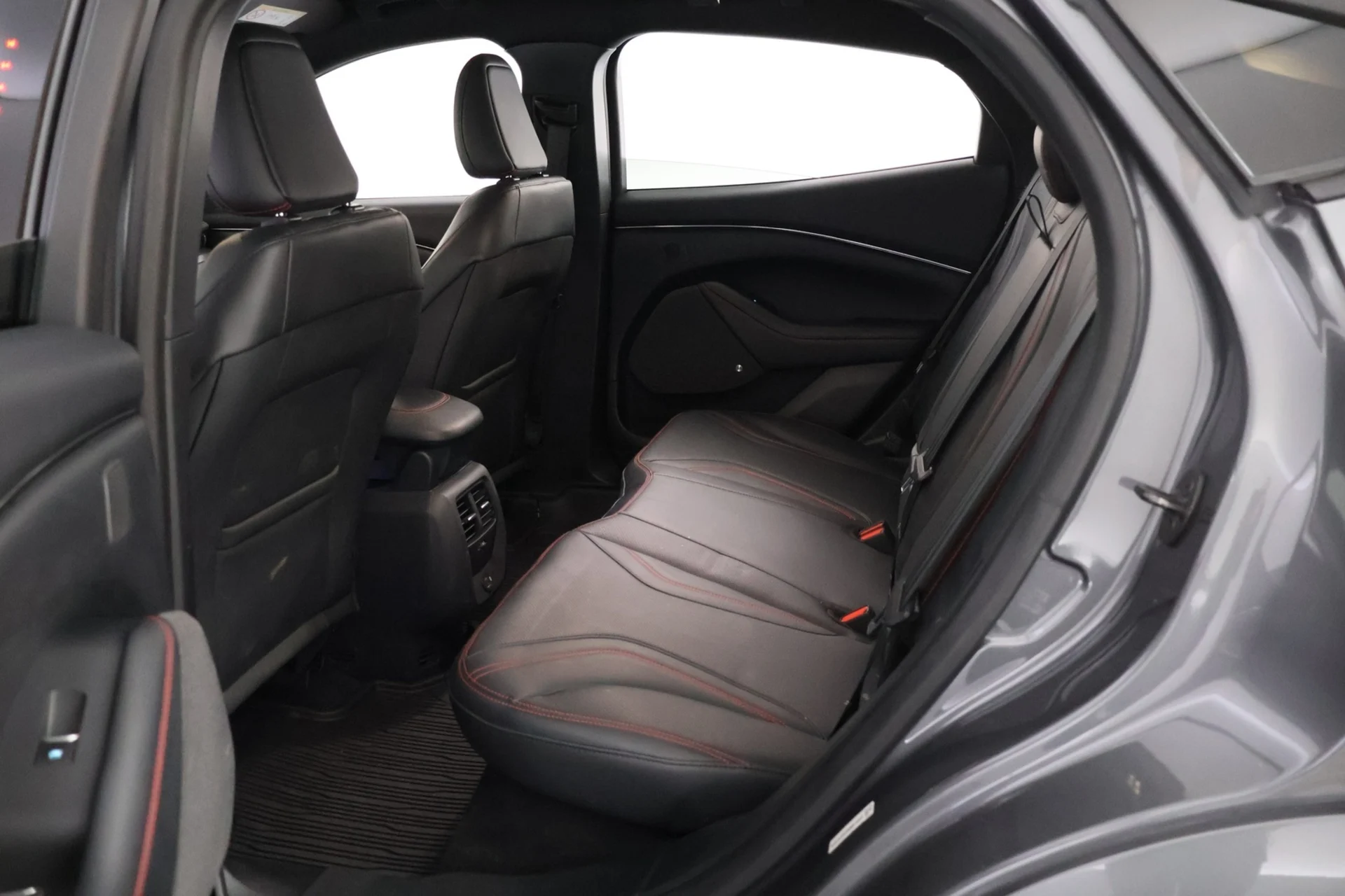 Car Image - 1gWGbEtB7a4UhqADKxf2Tz