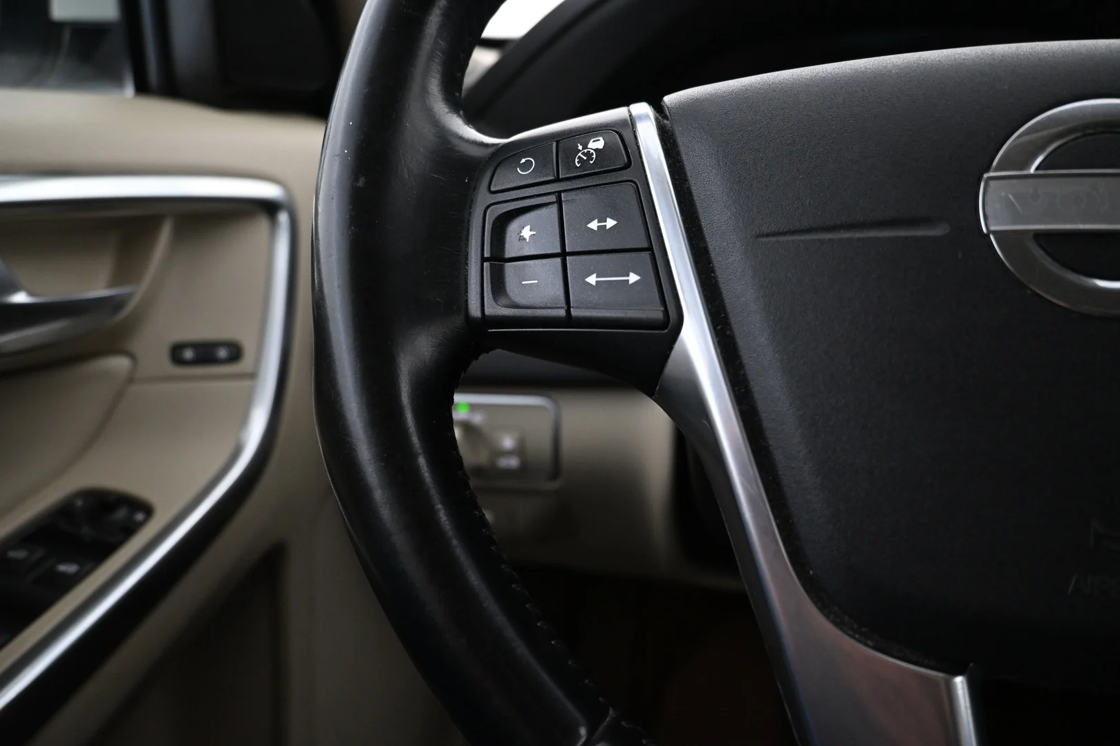 Car Image - y5nOL0s5jZolbNEdHHxSq